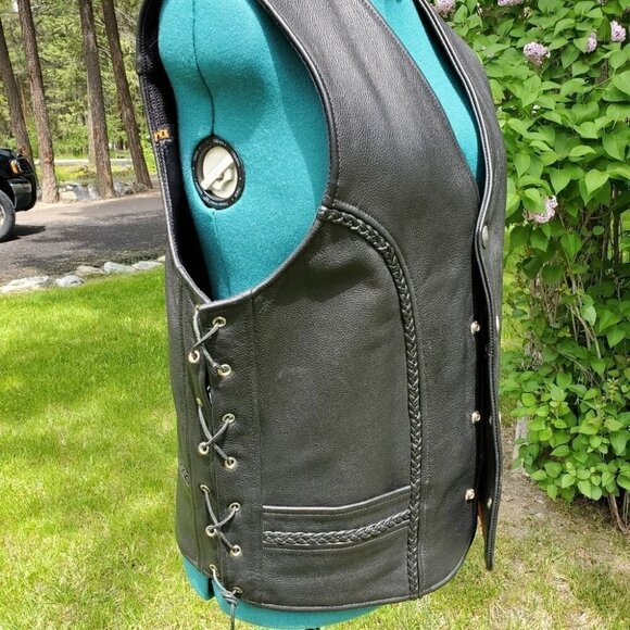 0742. NEW!!!! Genuine Leather Riding Vest in Black w/2 ~Concealed Carry Pockets - Picture 9 of 16